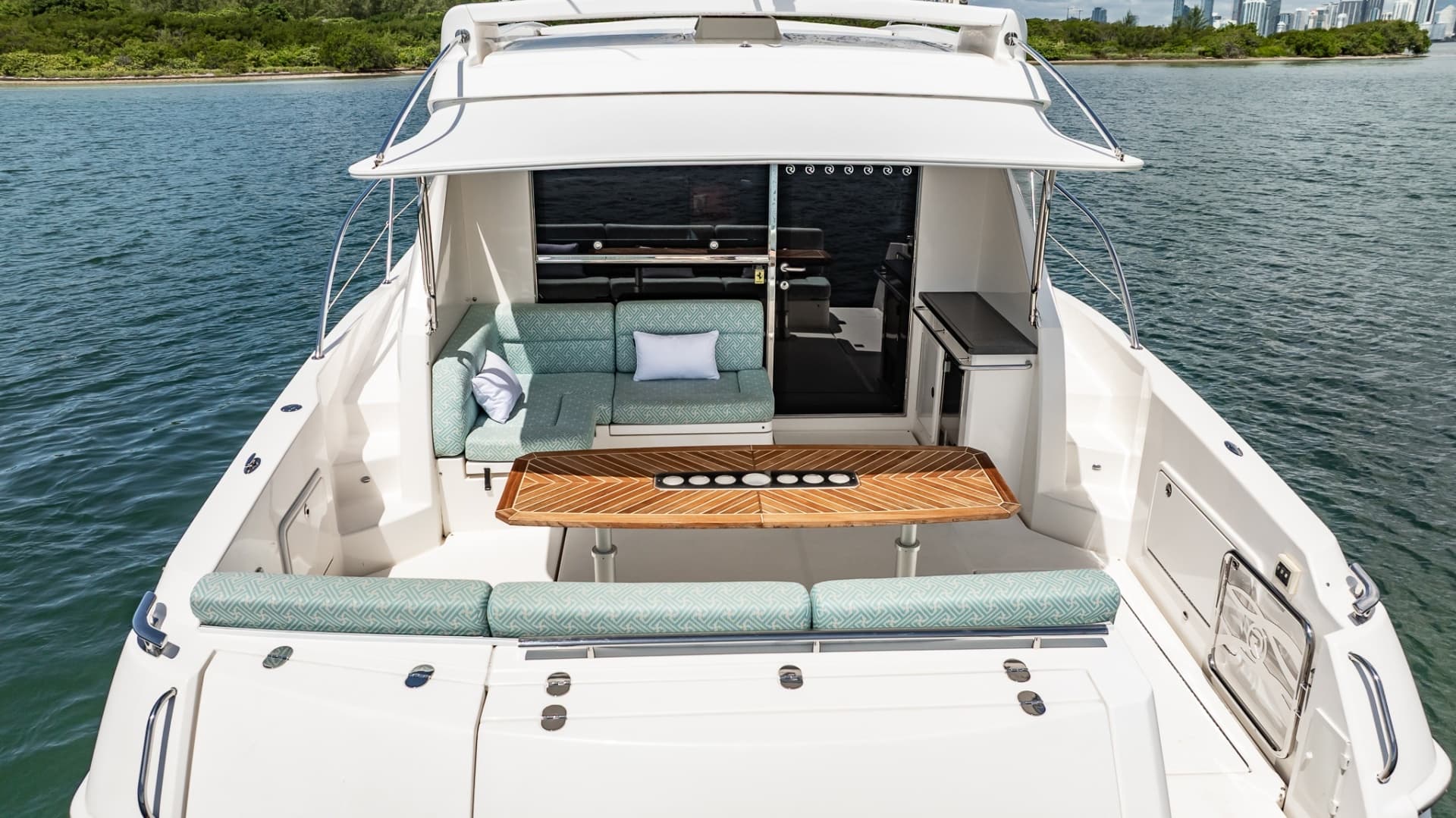 2016 Riviera 5000 Sport Yacht