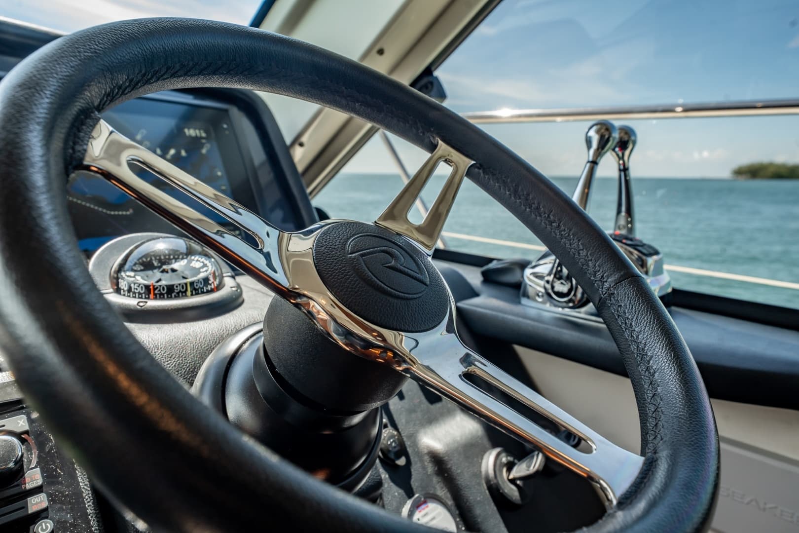 2016 Riviera 5000 Sport Yacht
