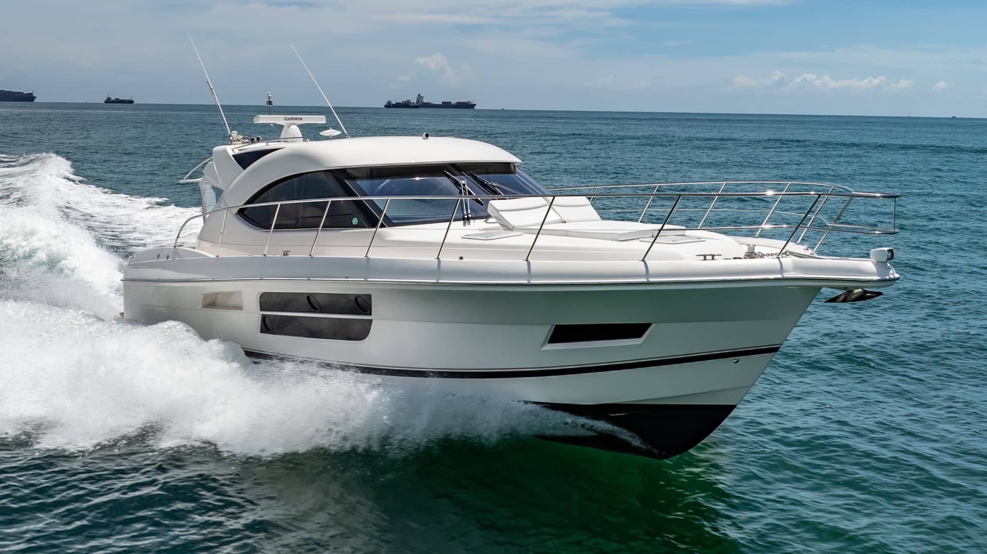 2016 Riviera 5000 Sport Yacht