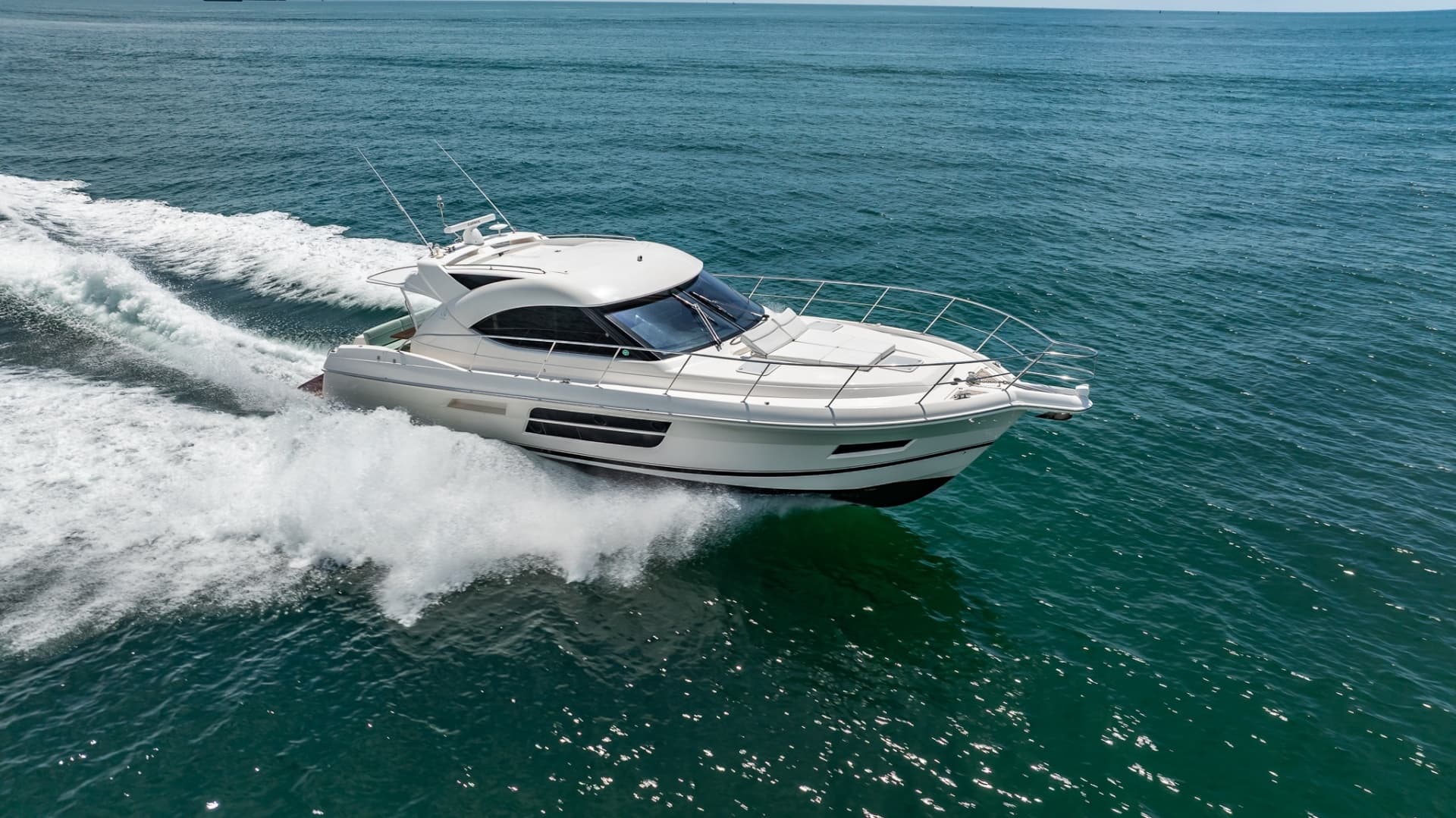 2016 Riviera 5000 Sport Yacht