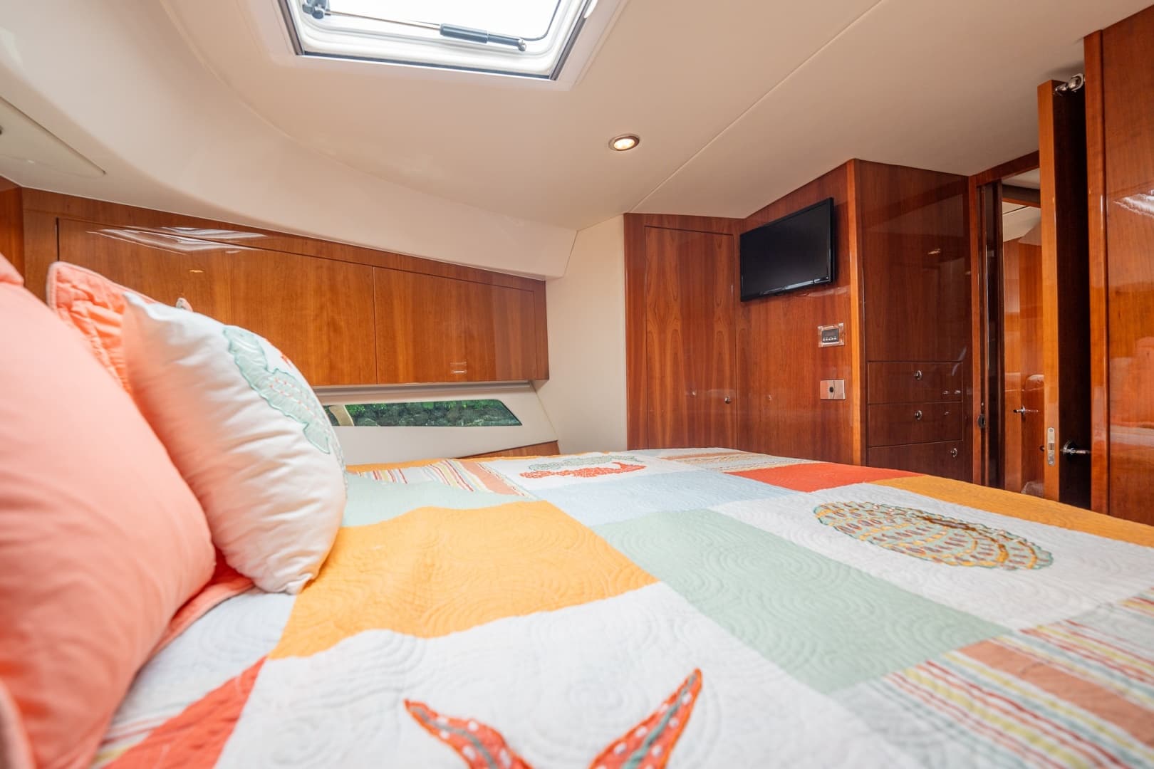 2016 Riviera 5000 Sport Yacht