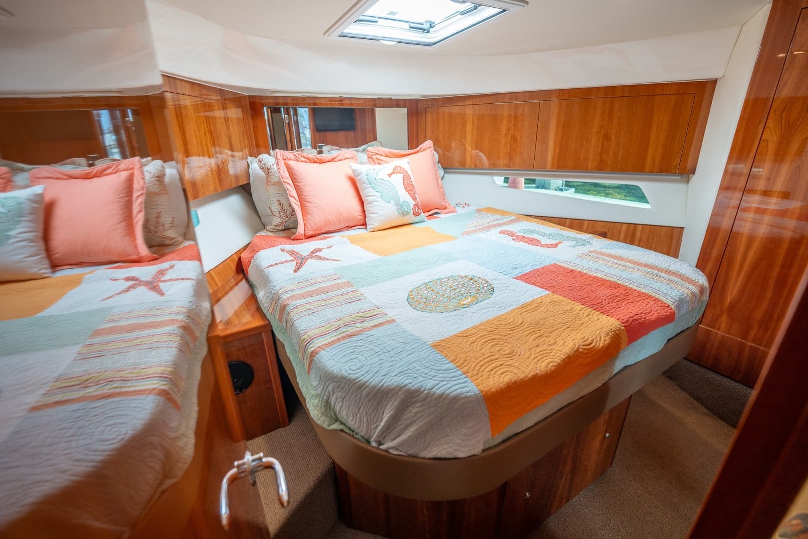 2016 Riviera 5000 Sport Yacht