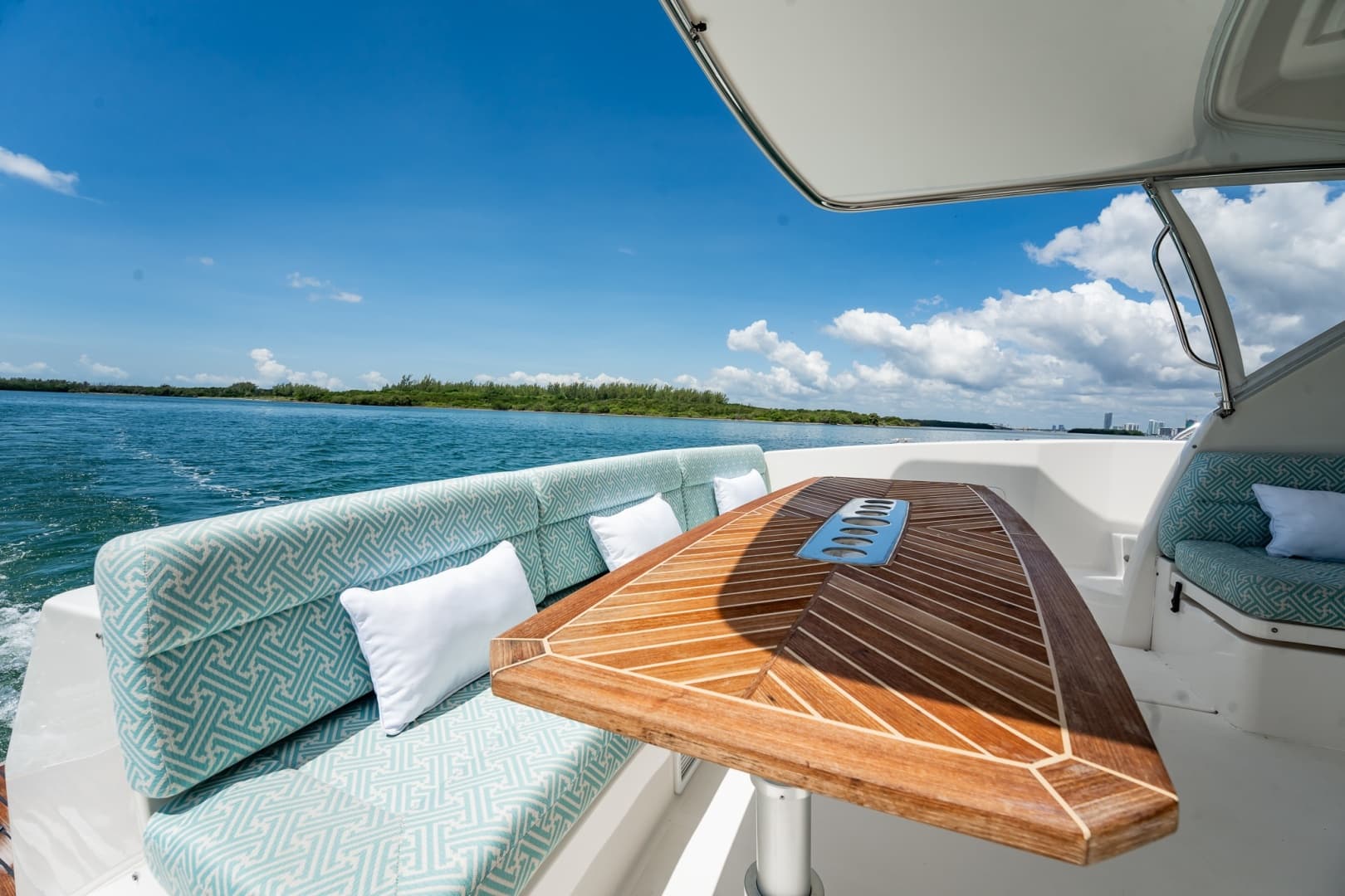 2016 Riviera 5000 Sport Yacht