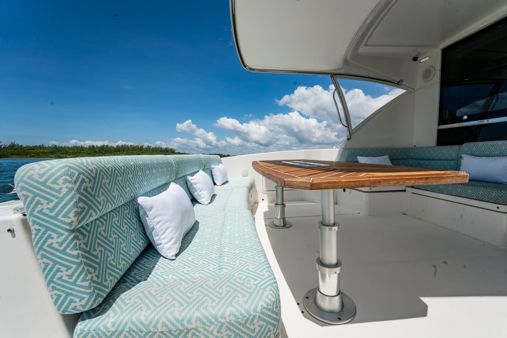 2016 Riviera 5000 Sport Yacht