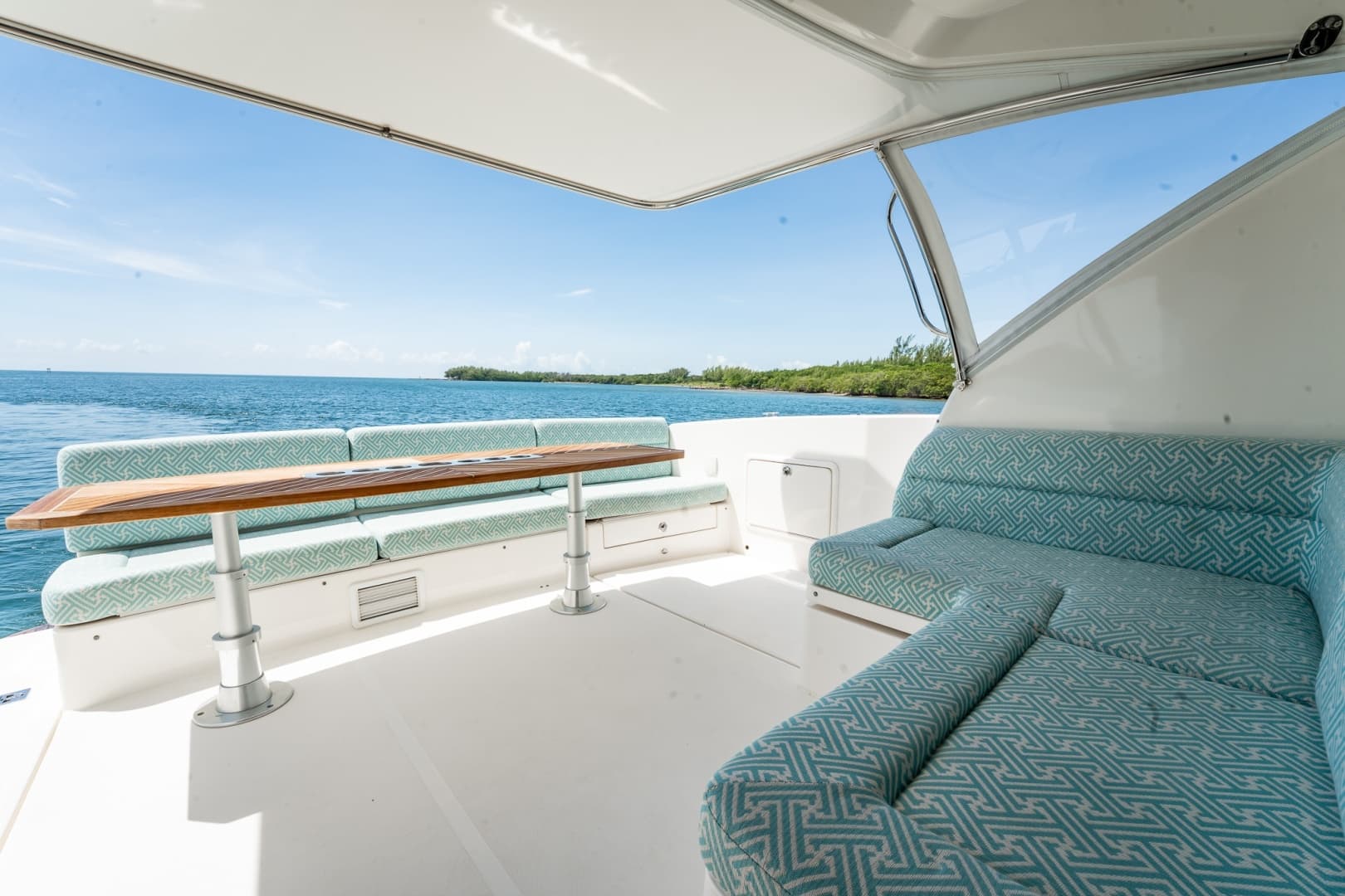 2016 Riviera 5000 Sport Yacht