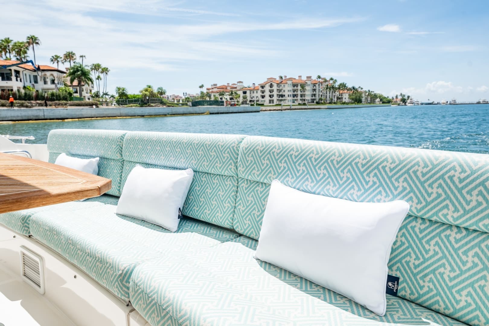 2016 Riviera 5000 Sport Yacht
