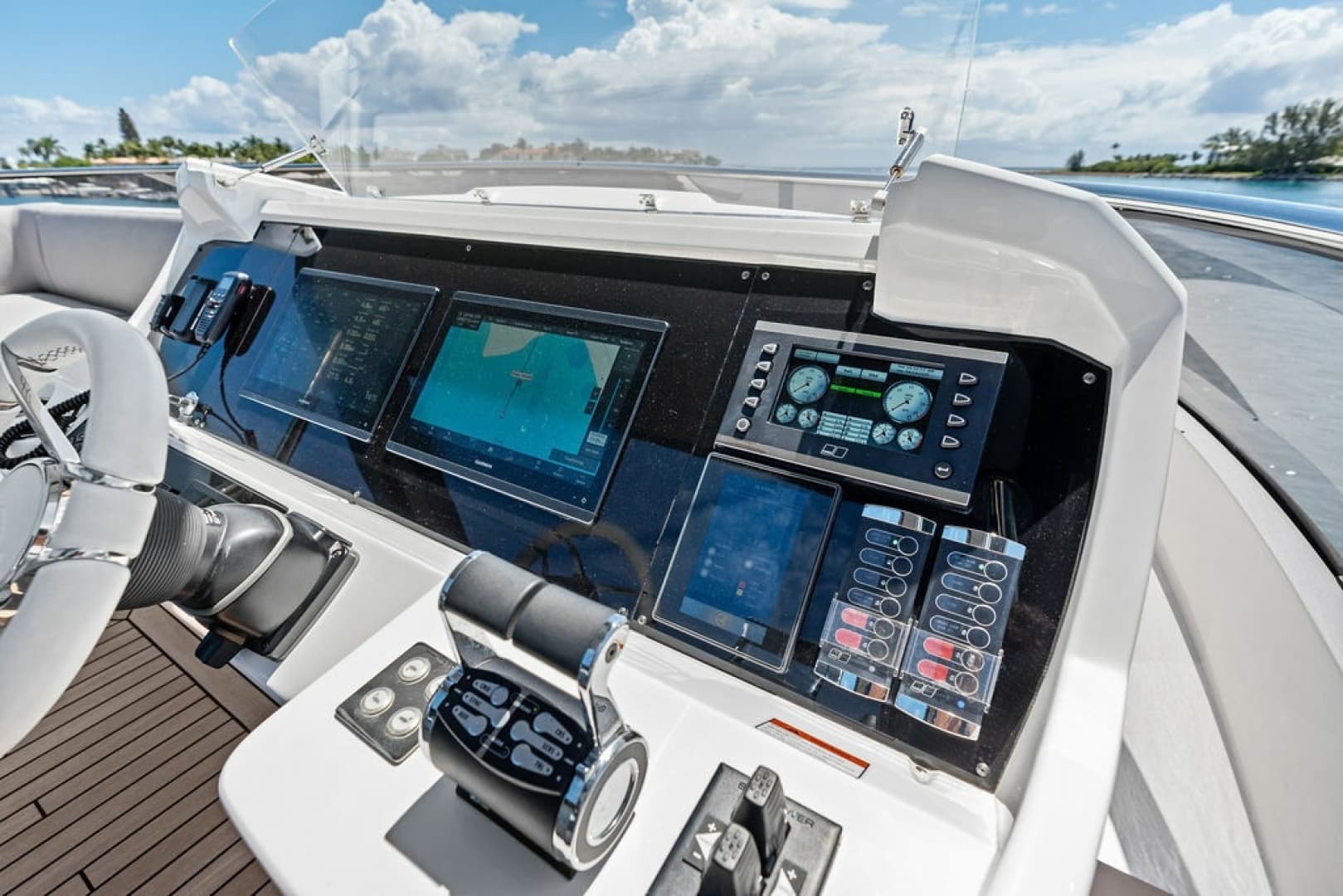 2026 Sunseeker 88 Yacht