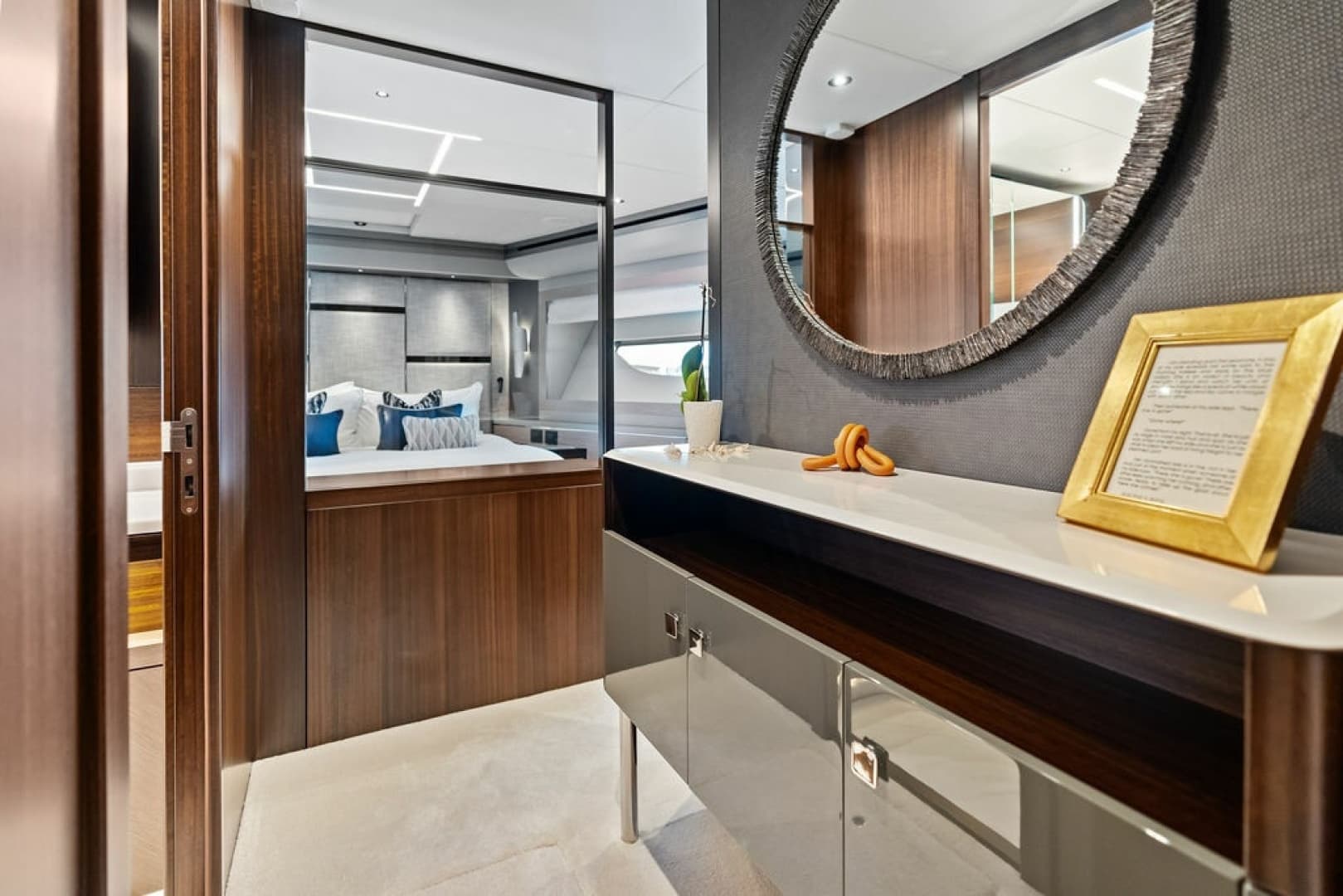 2026 Sunseeker 88 Yacht