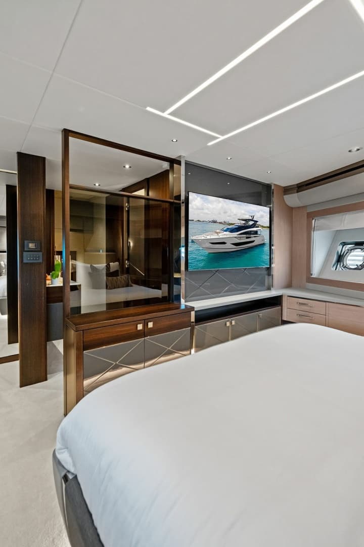 2026 Sunseeker 88 Yacht