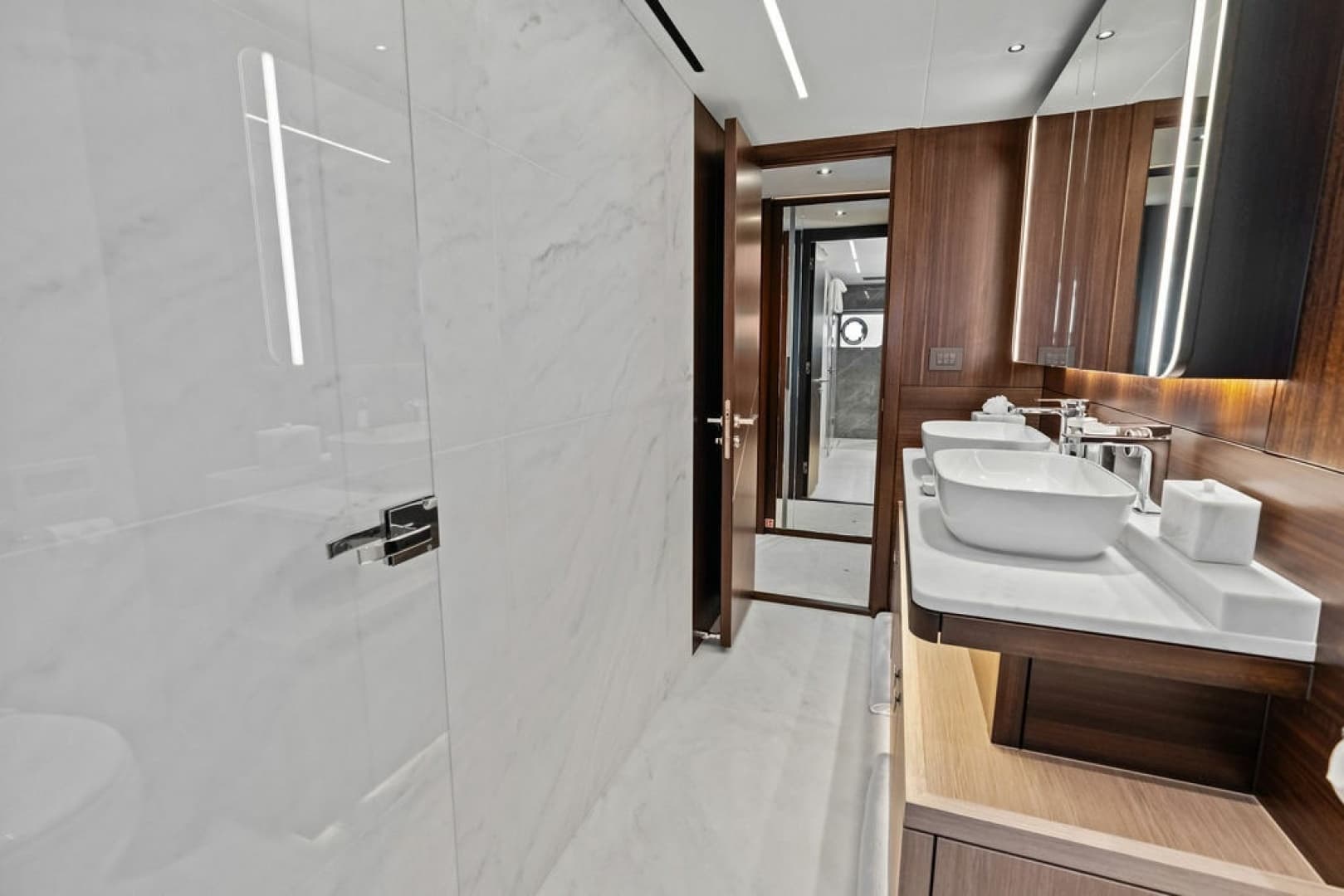 2026 Sunseeker 88 Yacht