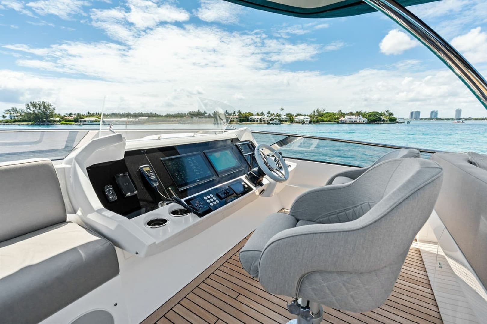 2026 Sunseeker 88 Yacht
