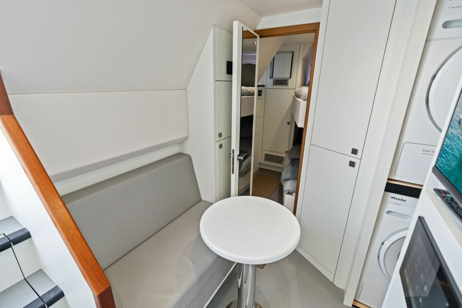 2026 Sunseeker 88 Yacht