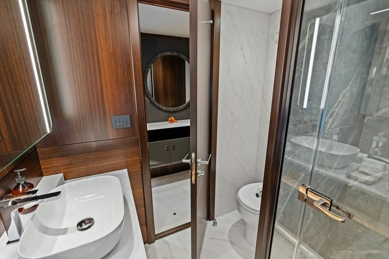 2026 Sunseeker 88 Yacht