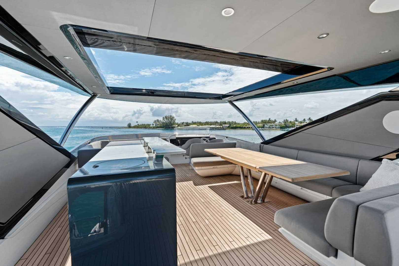 2026 Sunseeker 88 Yacht