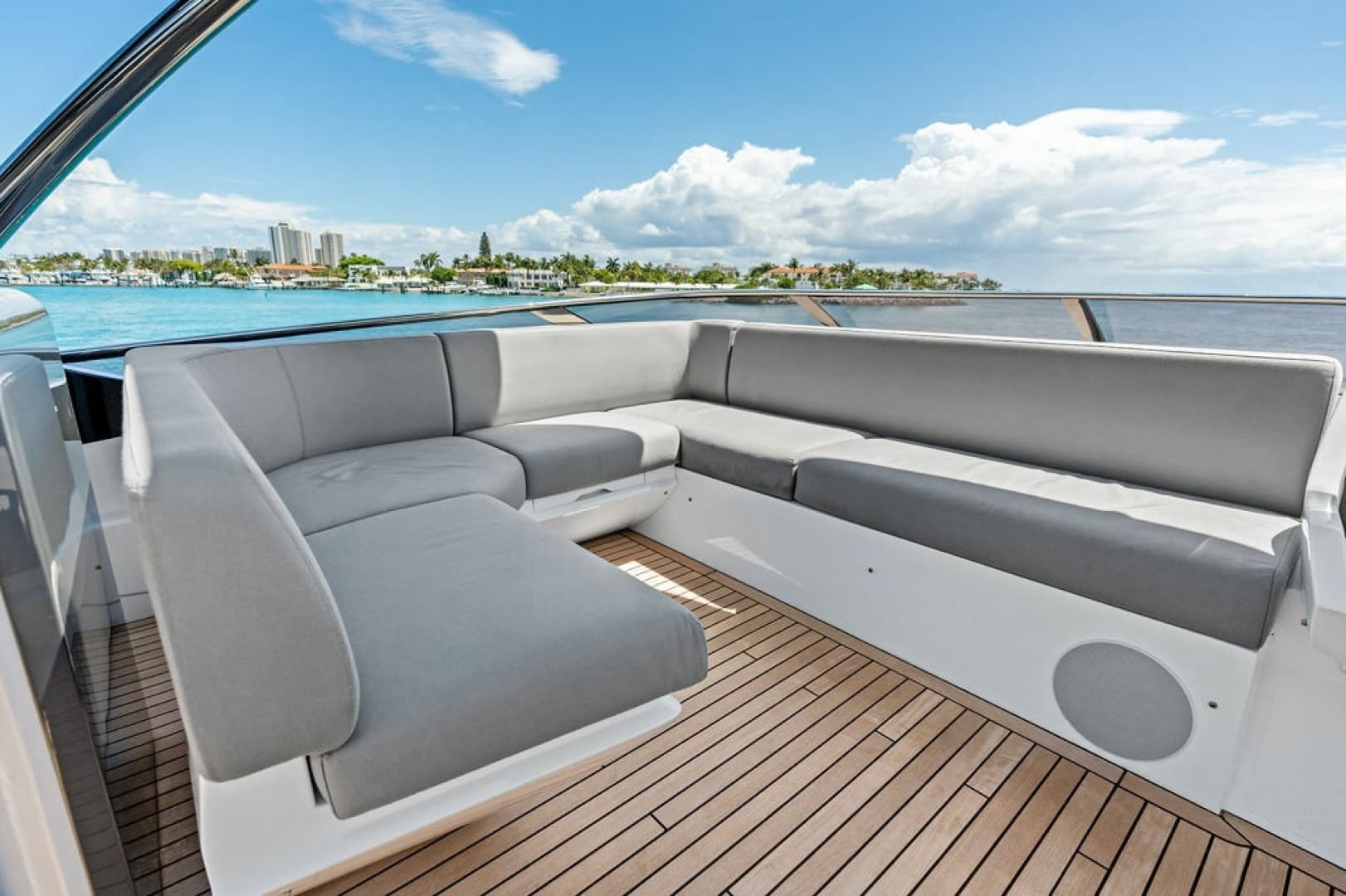 2026 Sunseeker 88 Yacht