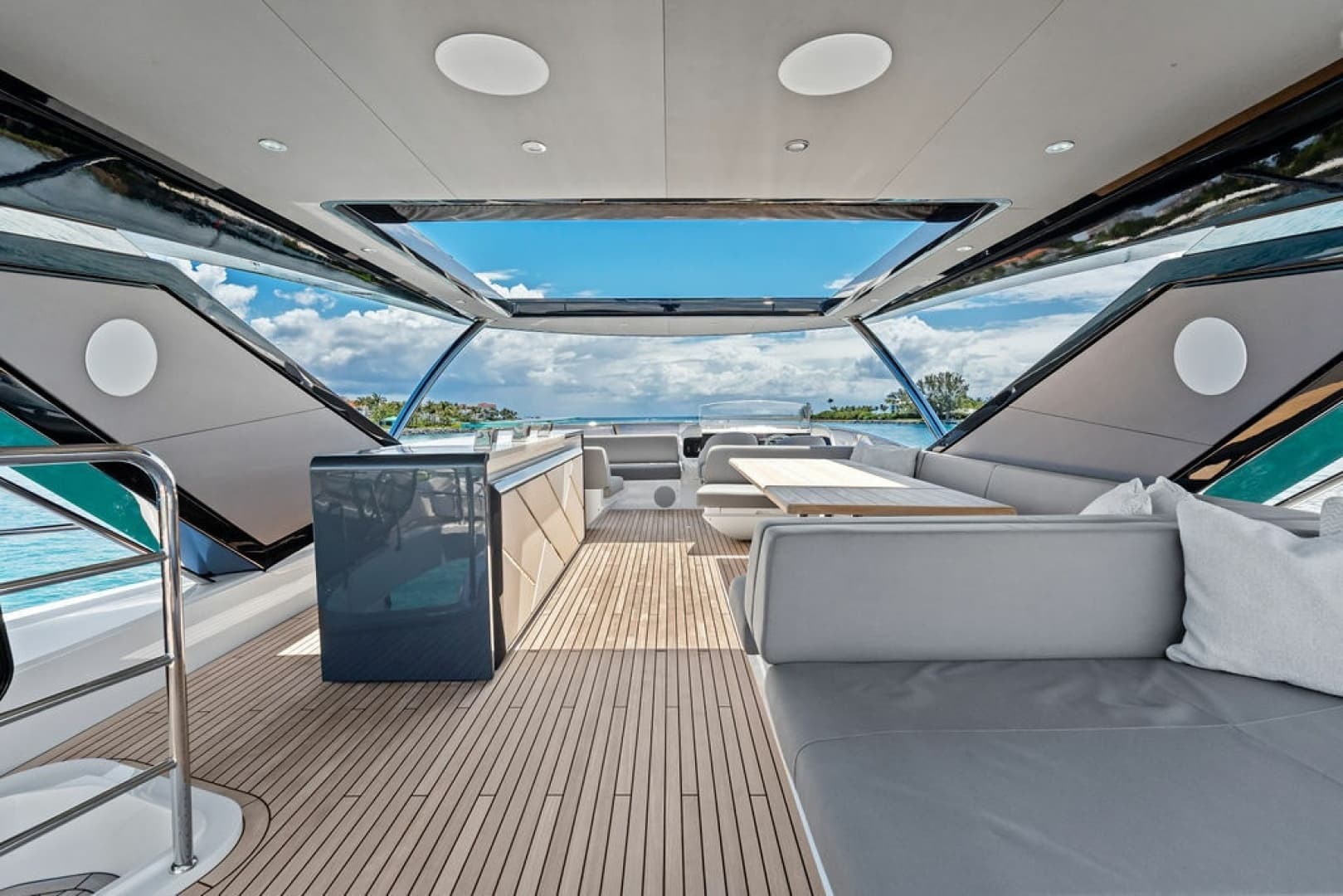 2026 Sunseeker 88 Yacht