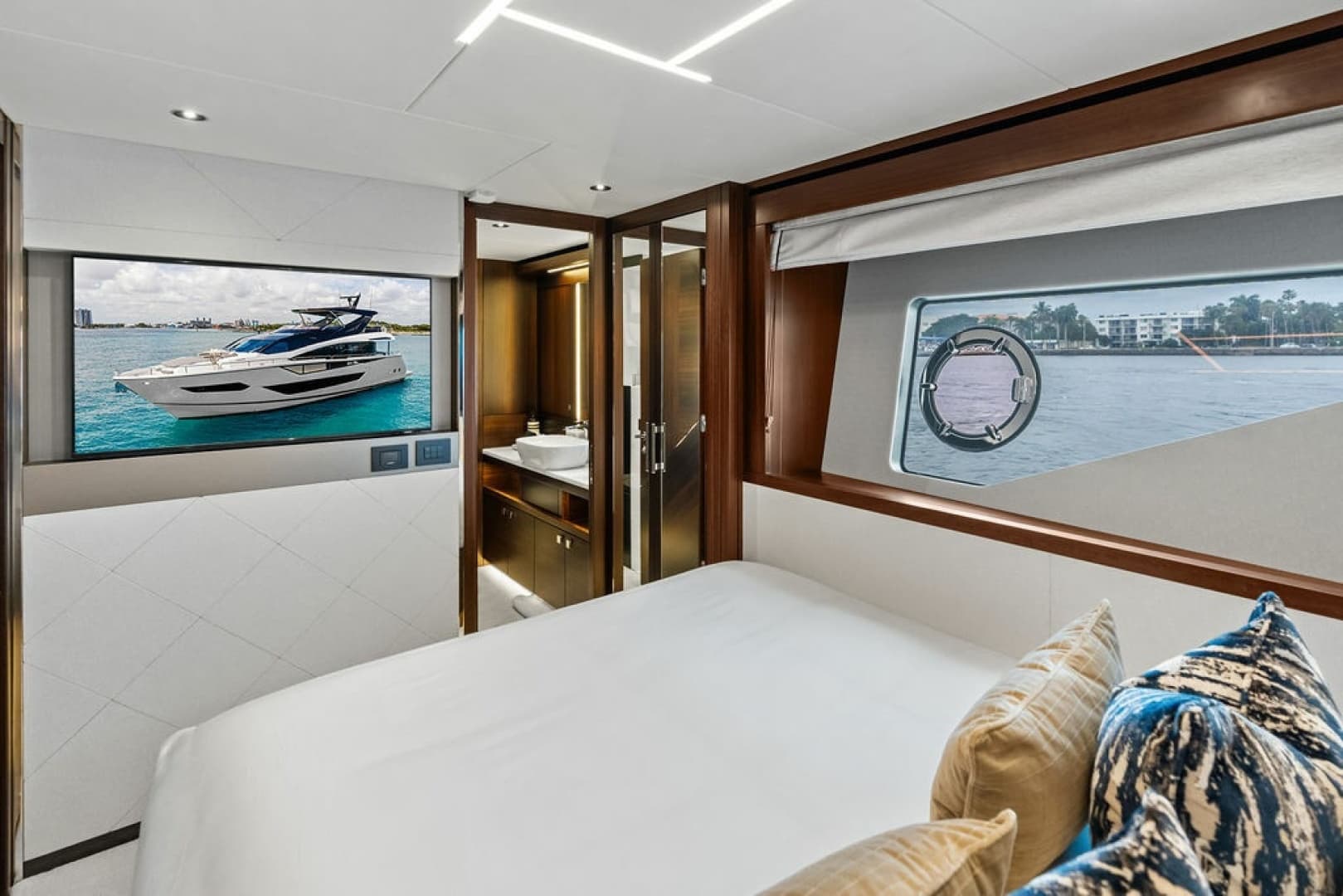 2026 Sunseeker 88 Yacht