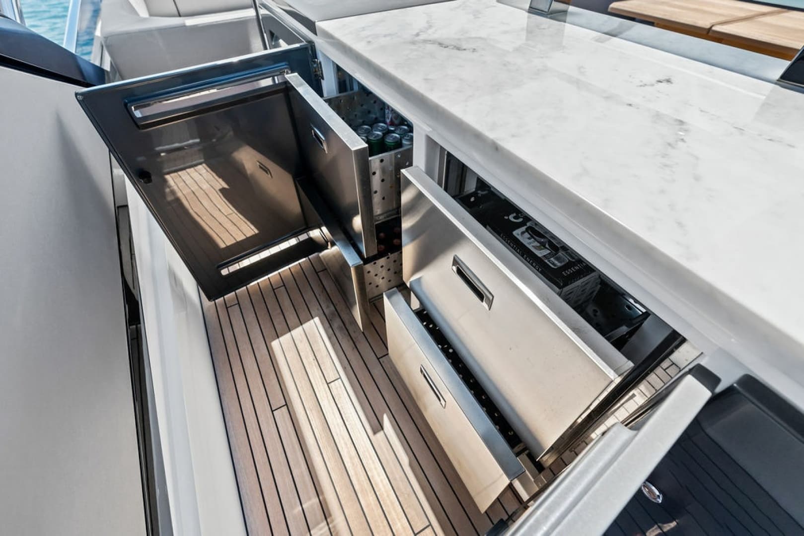 2026 Sunseeker 88 Yacht