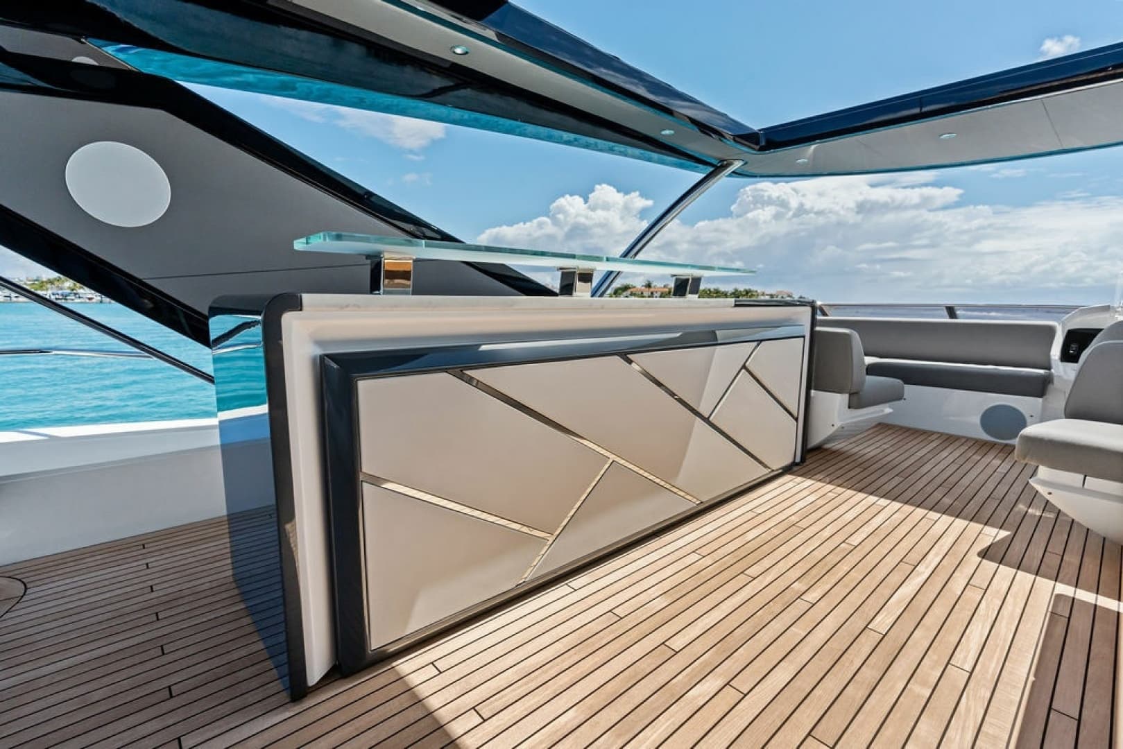 2026 Sunseeker 88 Yacht