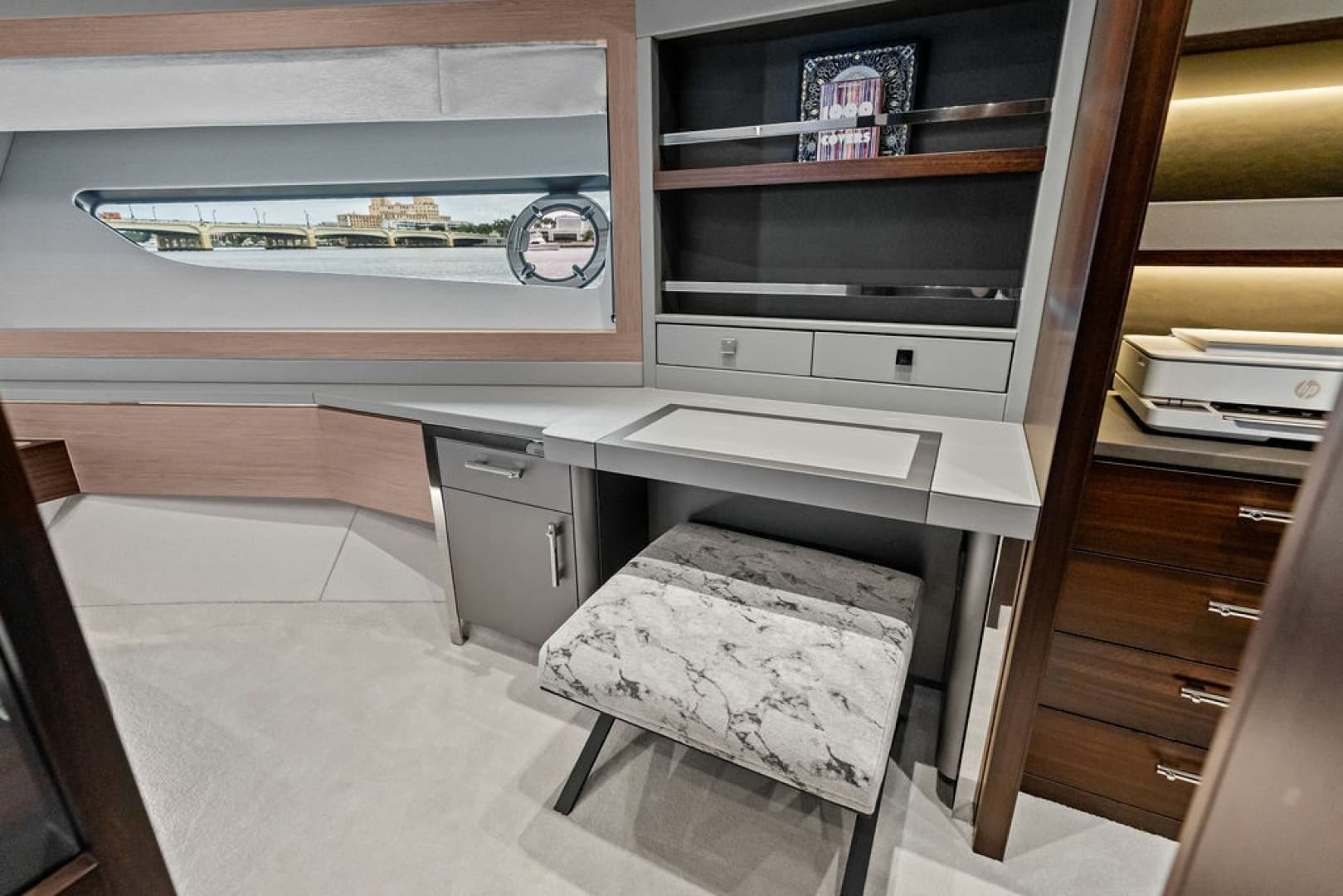 2026 Sunseeker 88 Yacht