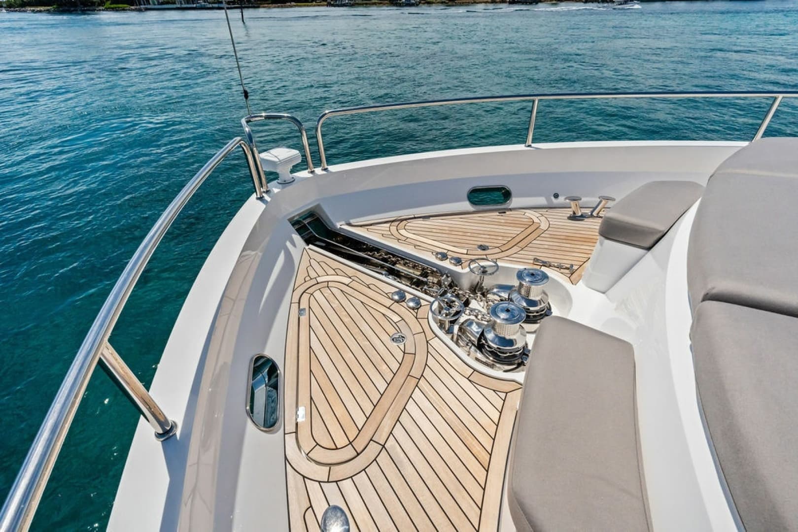 2026 Sunseeker 88 Yacht