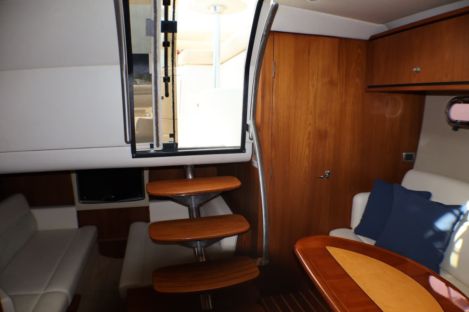 2009 Tiara Yachts 3500 Sovran