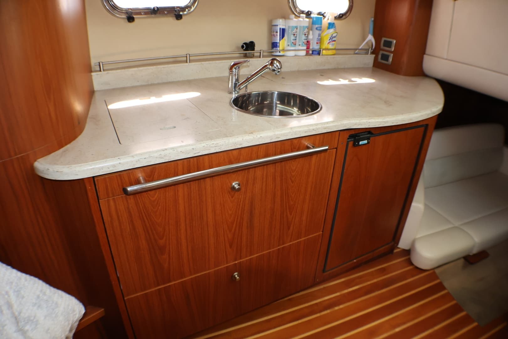2009 Tiara Yachts 3500 Sovran