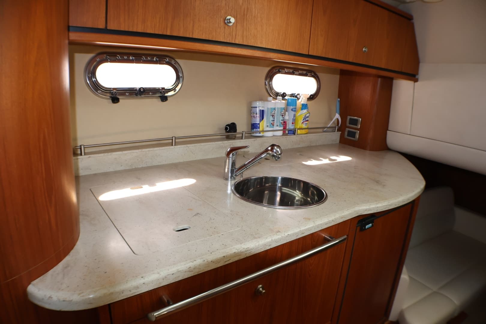 2009 Tiara Yachts 3500 Sovran