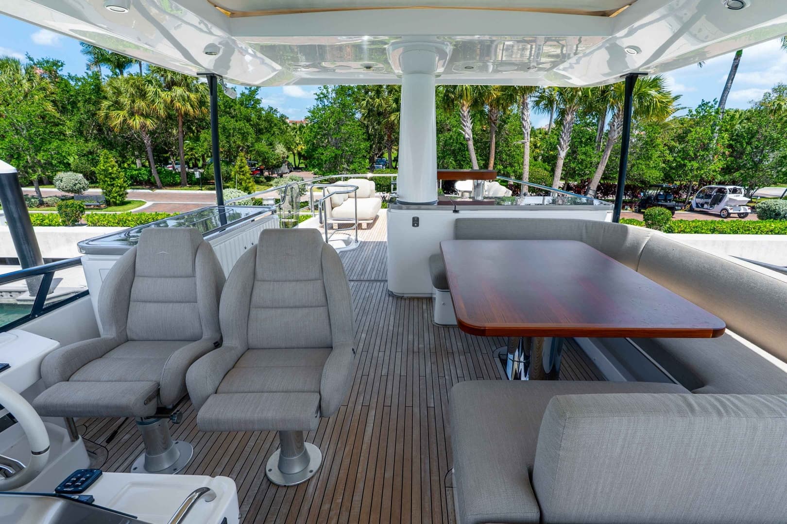 2023 Azimut Magellano 66
