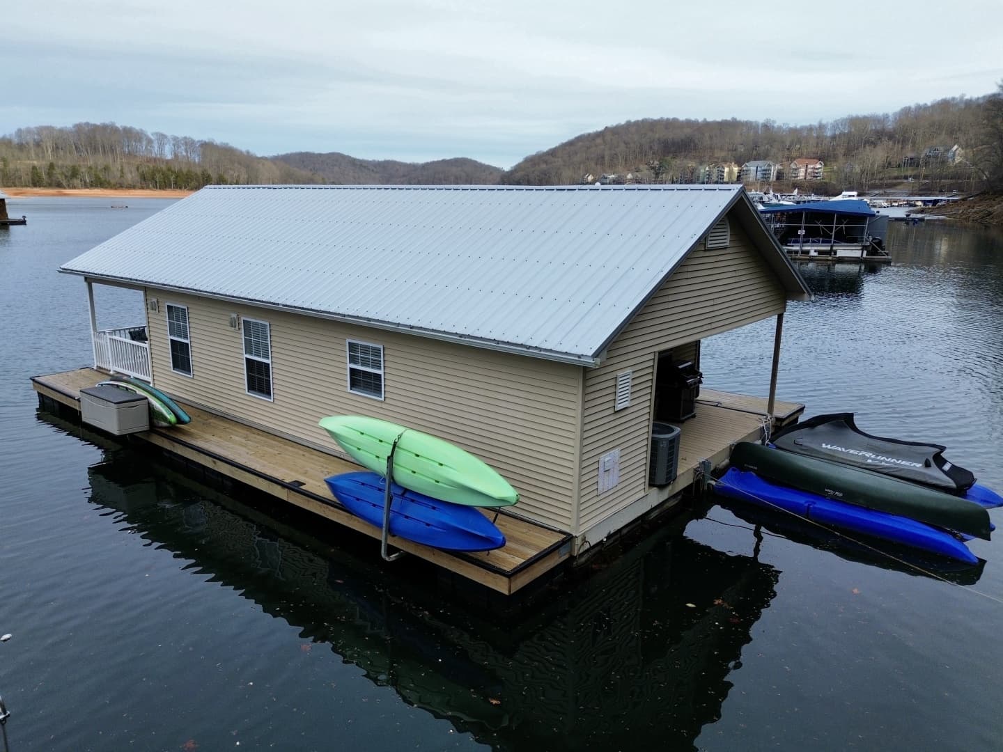 2002 Custom 23 x 31 Floating Cabin - Approx 729sqft
