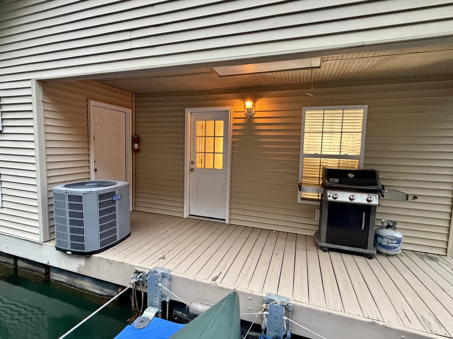 2002 Custom 23 x 31 Floating Cabin - Approx 729sqft