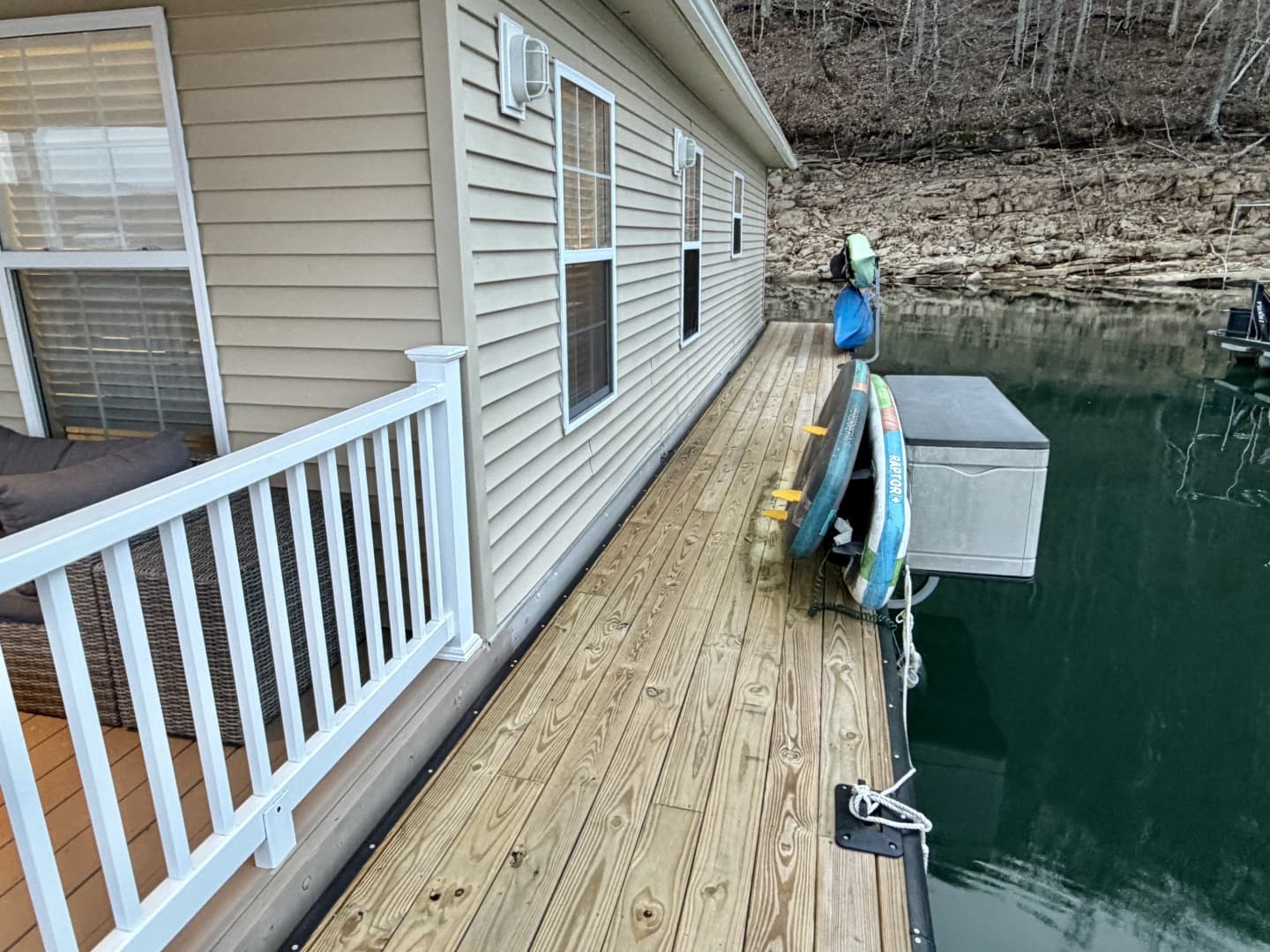 2002 Custom 23 x 31 Floating Cabin - Approx 729sqft