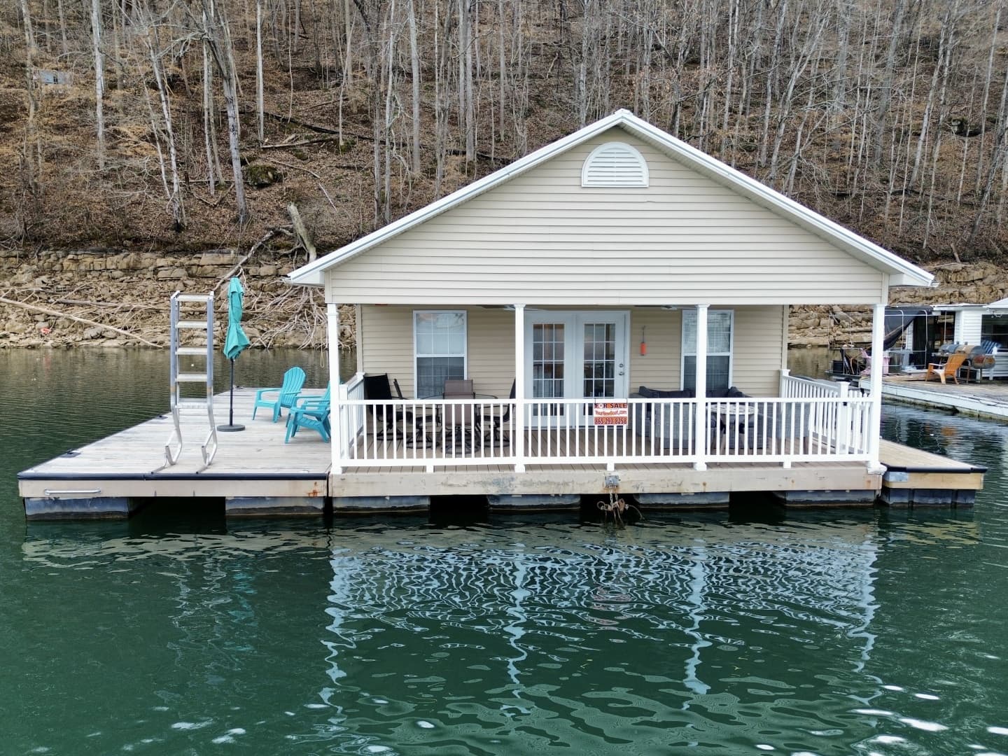 2002 Custom 23 x 31 Floating Cabin - Approx 729sqft