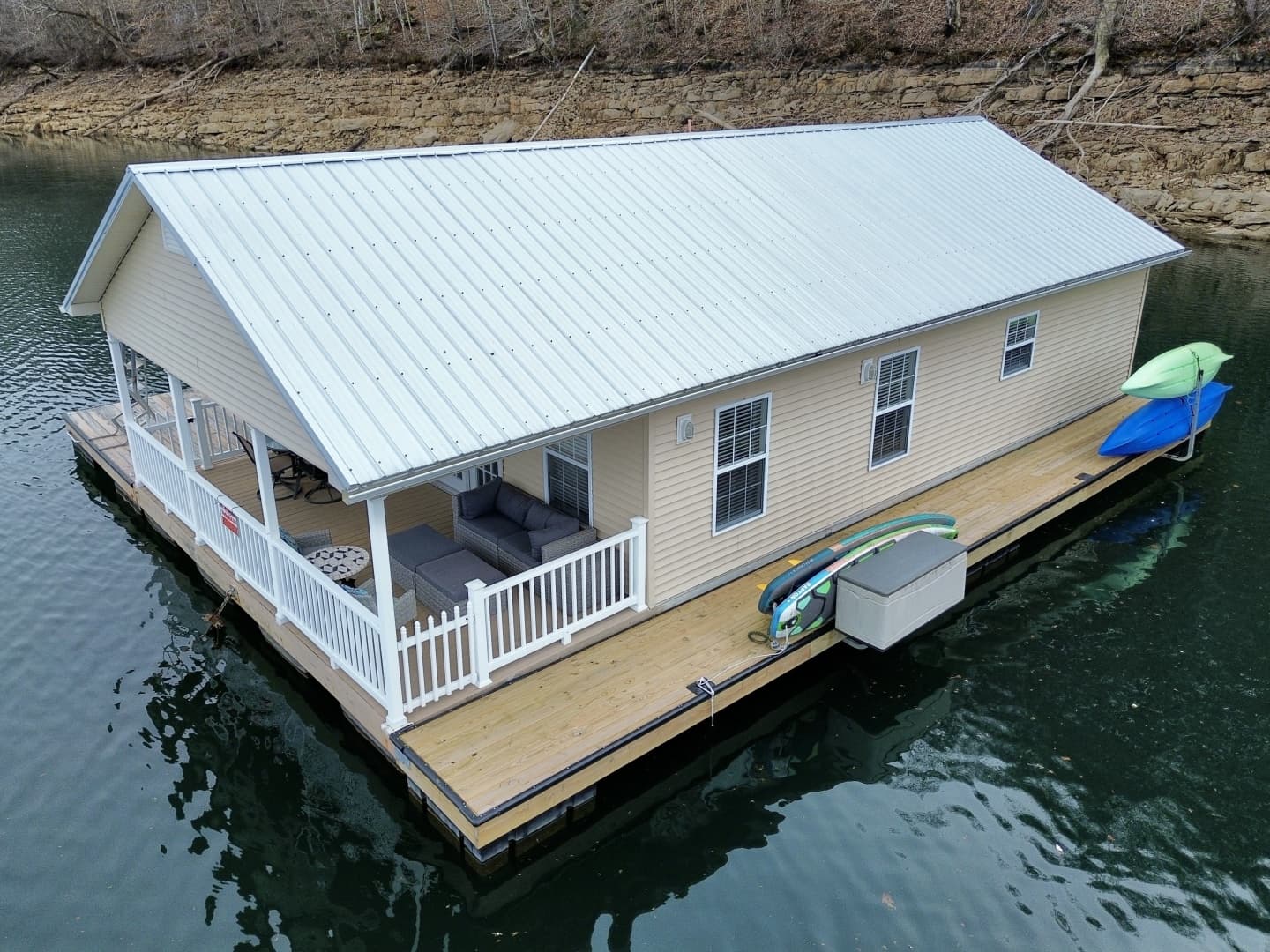 2002 Custom 23 x 31 Floating Cabin - Approx 729sqft
