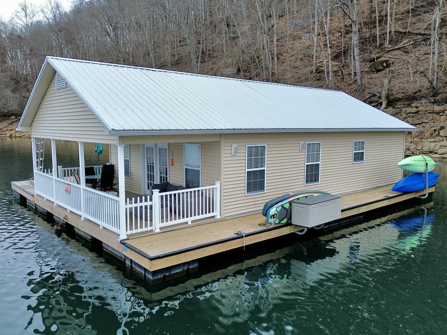 2002 Custom 23 x 31 Floating Cabin - Approx 729sqft