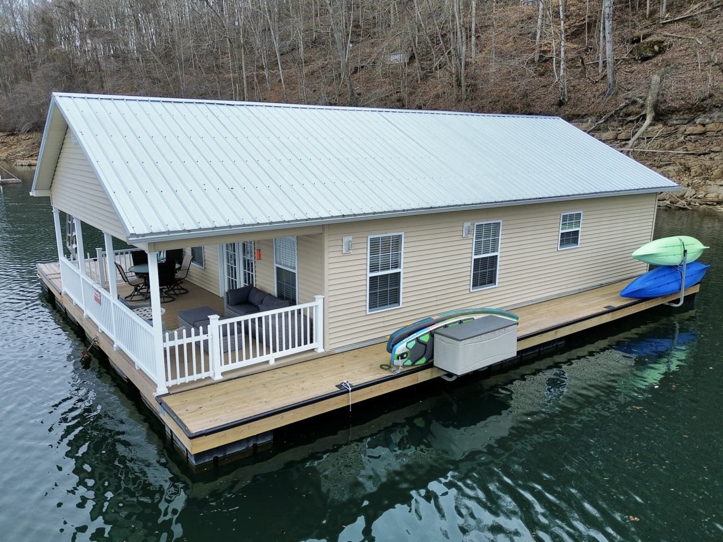 2002 Custom 23 x 31 Floating Cabin - Approx 729sqft