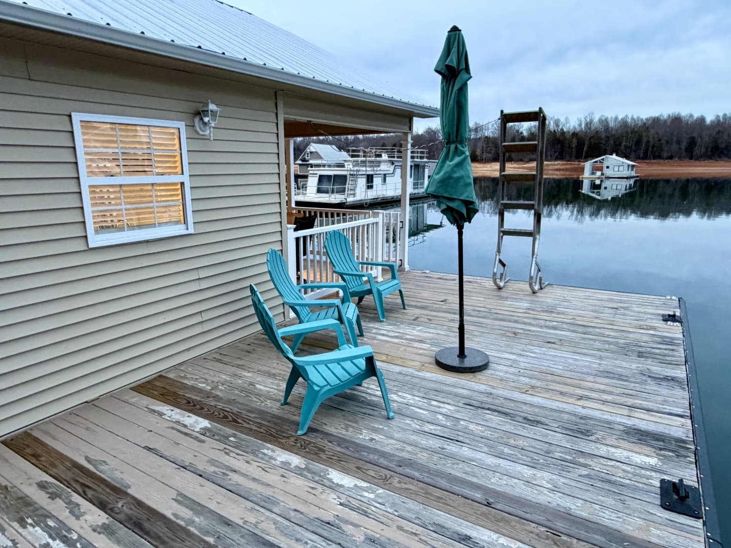 2002 Custom 23 x 31 Floating Cabin - Approx 729sqft