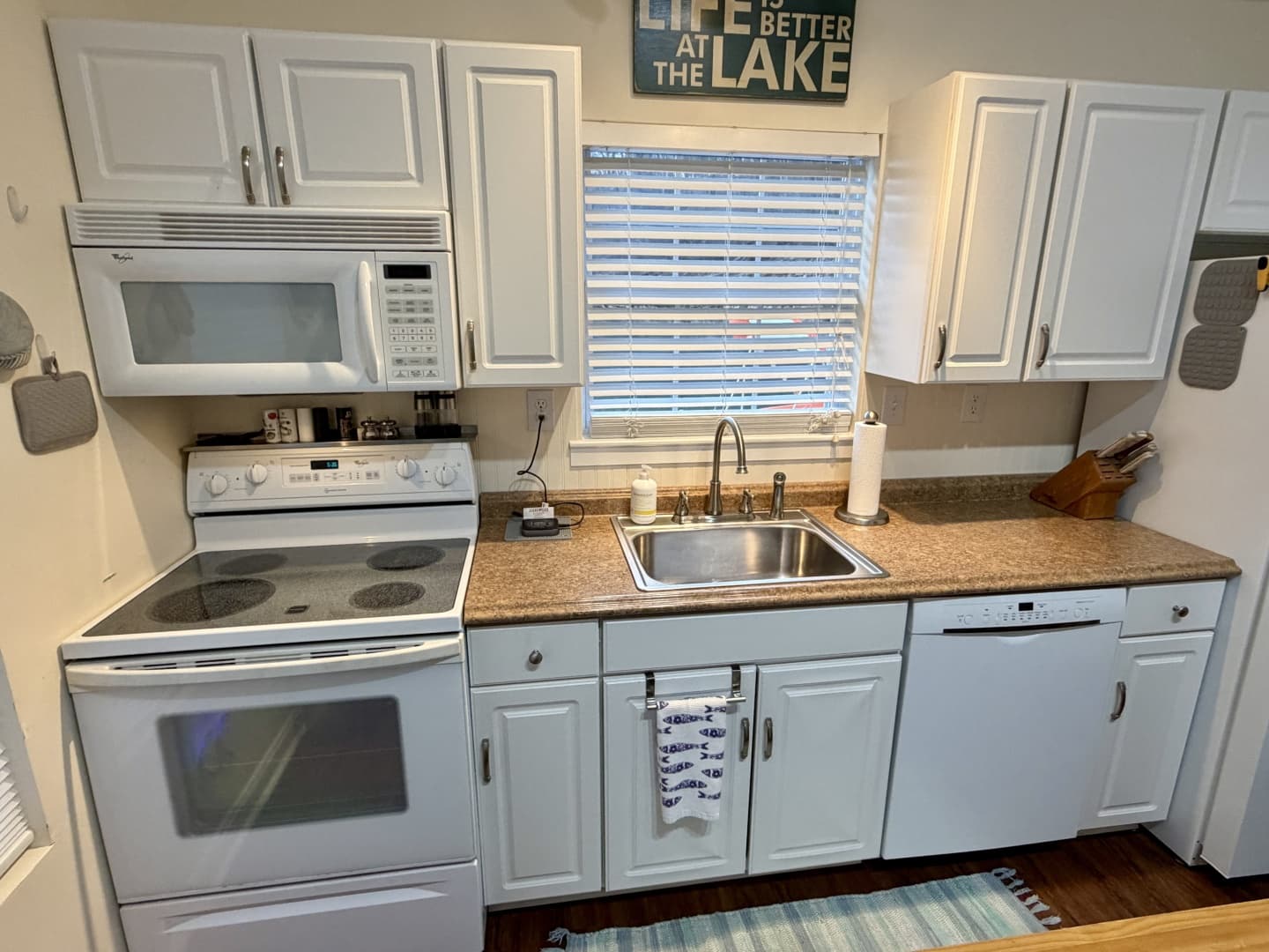 2002 Custom 23 x 31 Floating Cabin - Approx 729sqft