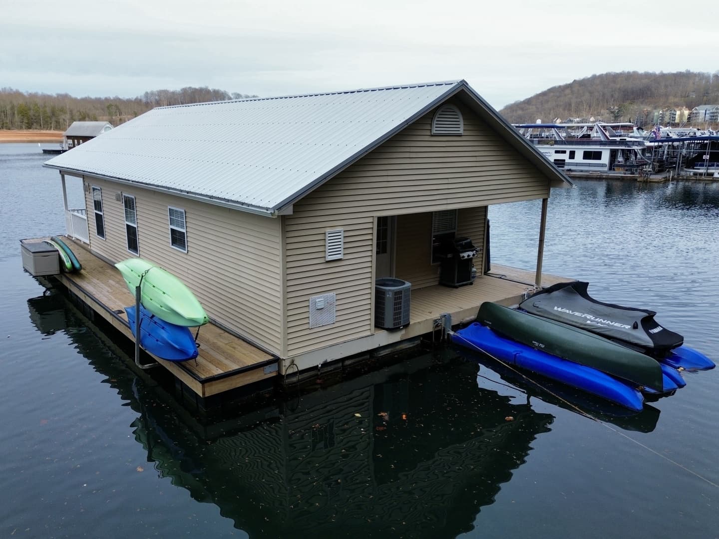 2002 Custom 23 x 31 Floating Cabin - Approx 729sqft