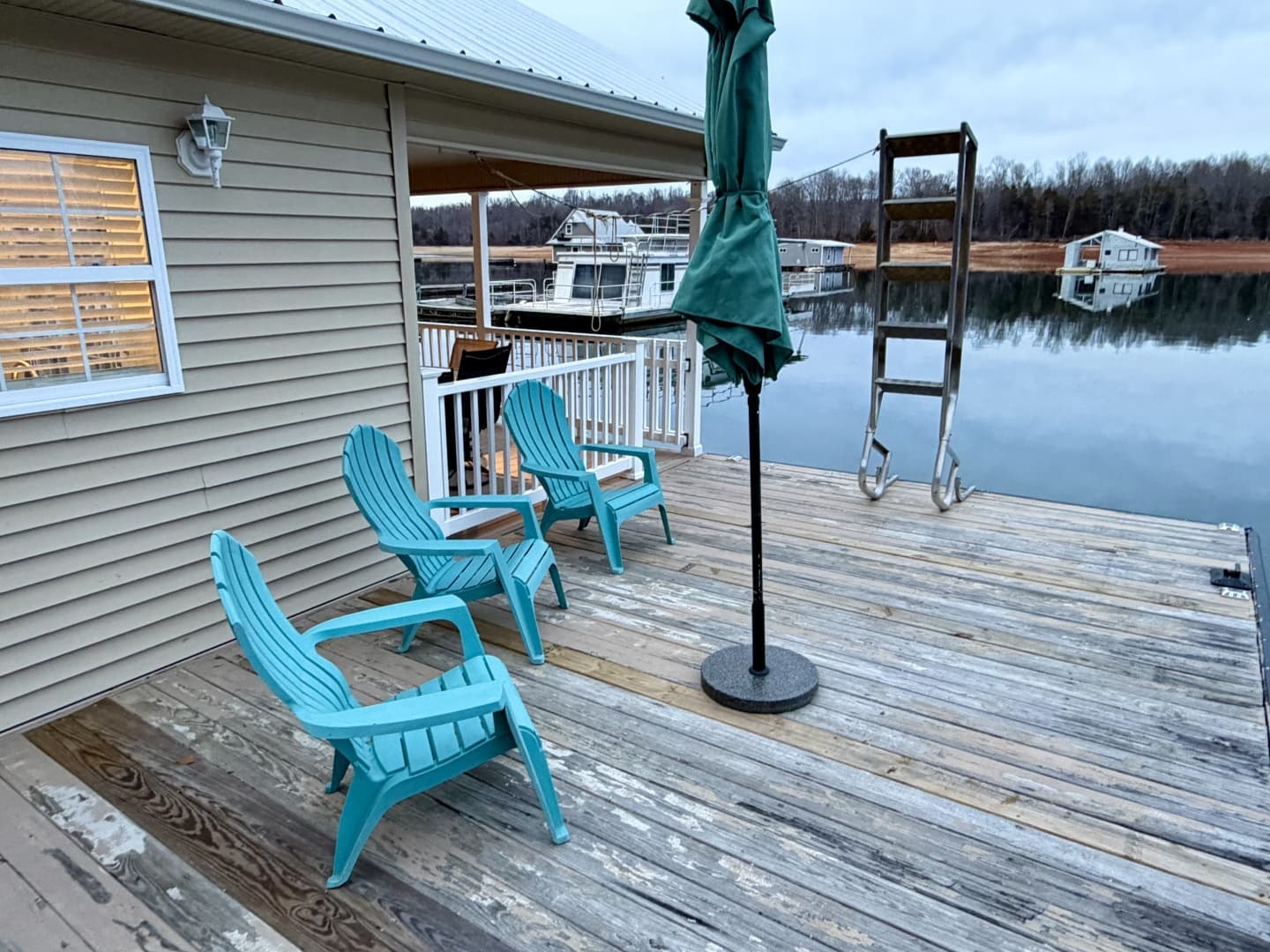 2002 Custom 23 x 31 Floating Cabin - Approx 729sqft