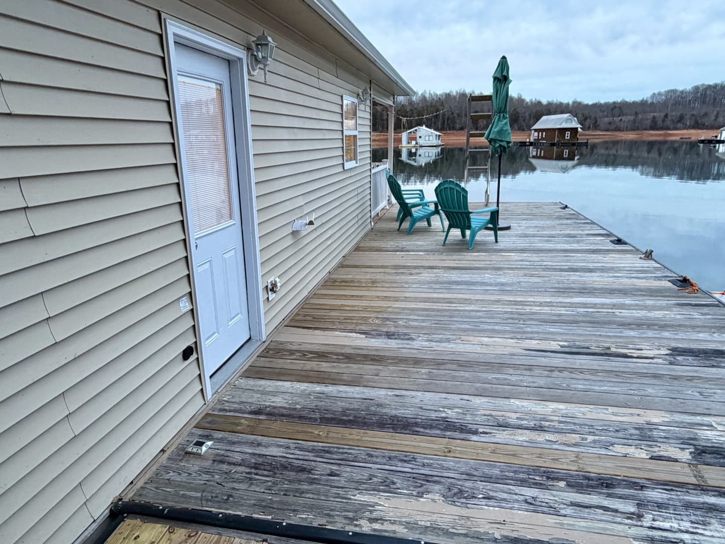 2002 Custom 23 x 31 Floating Cabin - Approx 729sqft