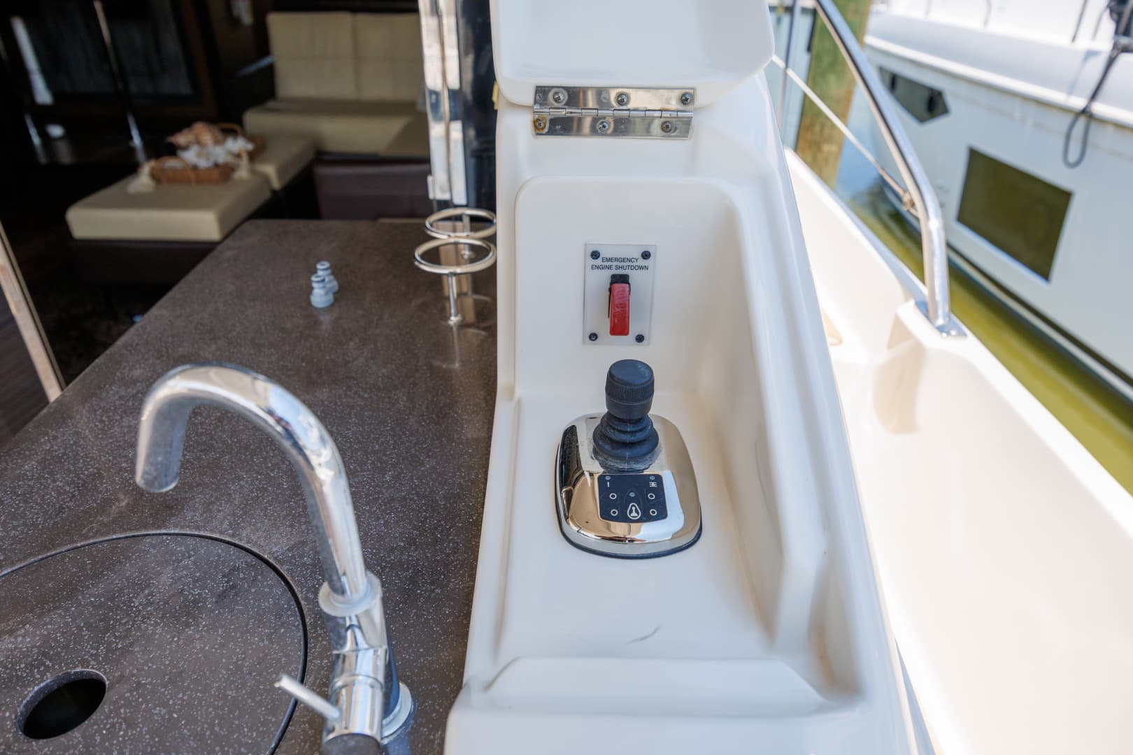 2017 Sea Ray L650 Fly