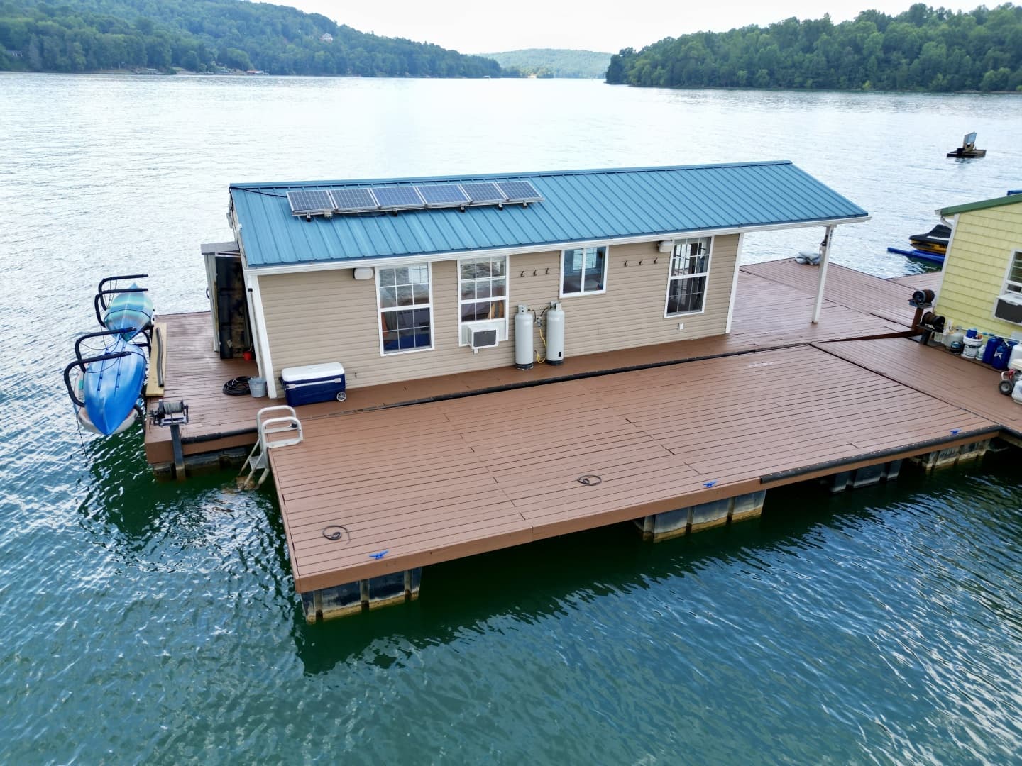 2008 Custom 13 x 29 Floating Cabin Approx 377sqft