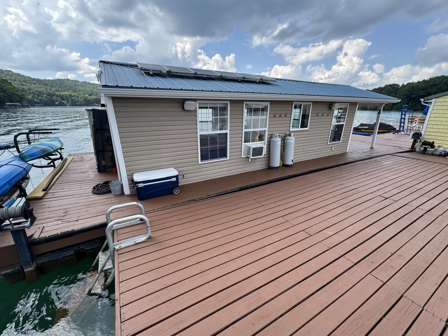 2008 Custom 13 x 29 Floating Cabin Approx 377sqft