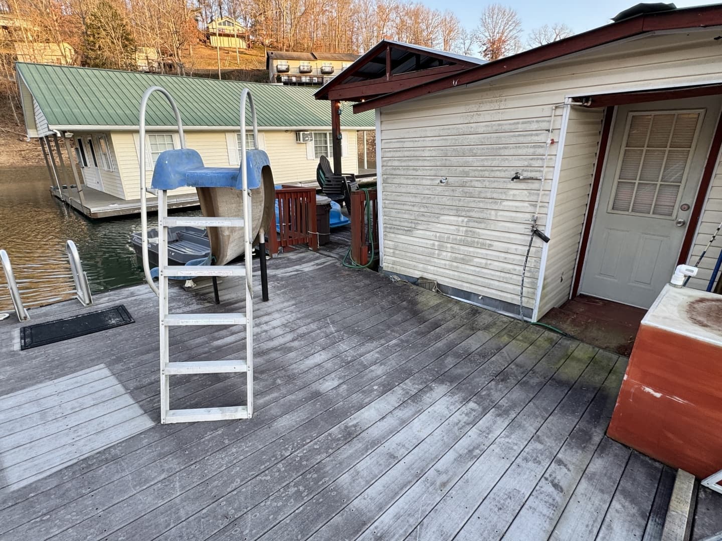 1978 Custom 16 x 26 Floating Cabin Project 395sqft