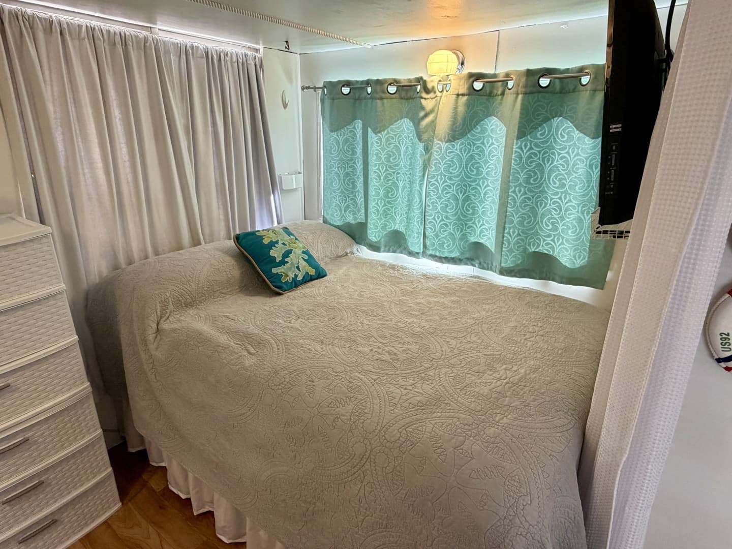 1969 Custom 9 x 27 Floating Cabin - 1969 Drift-R-Cruz - 238sqft