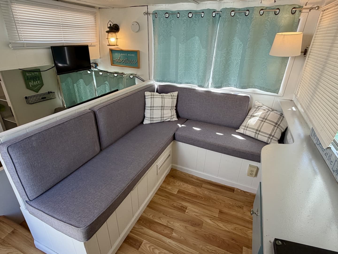 1969 Custom 9 x 27 Floating Cabin - 1969 Drift-R-Cruz - 238sqft