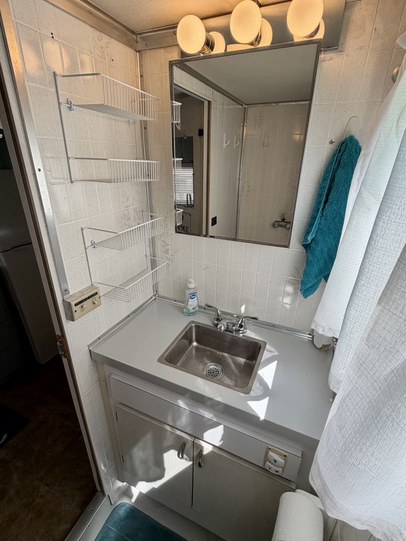 1969 Custom 9 x 27 Floating Cabin - 1969 Drift-R-Cruz - 238sqft