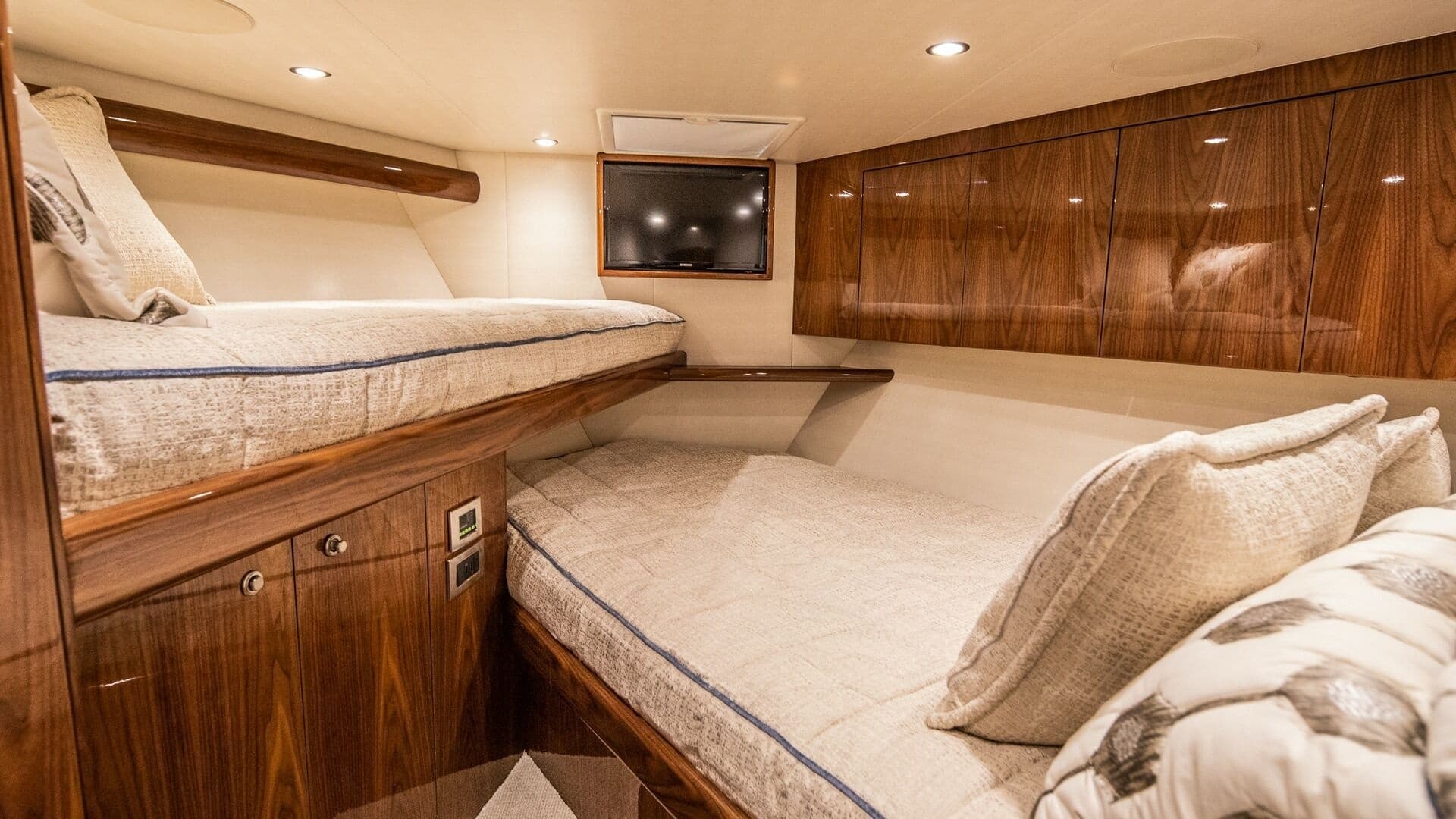 2020 58 Viking Convertible - Uno Mas 