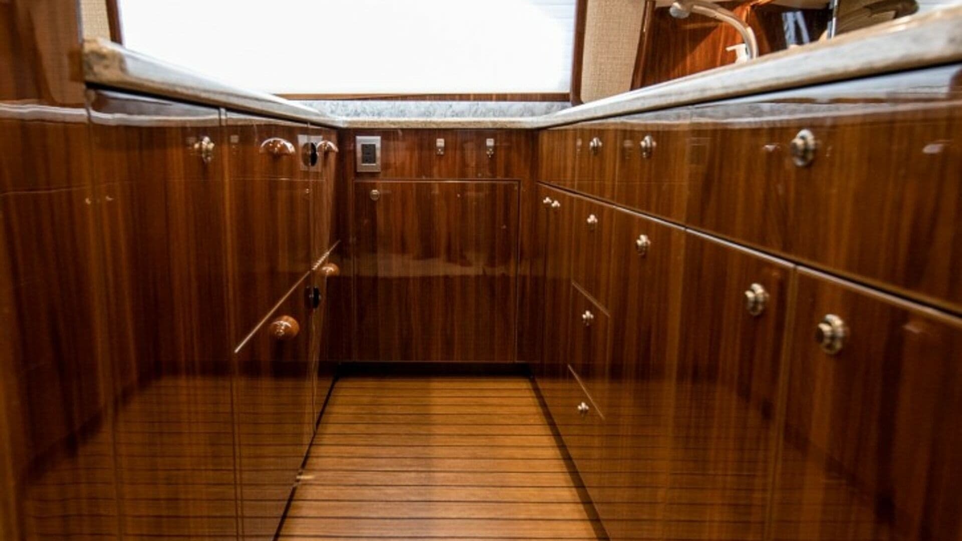2020 58 Viking Convertible - Uno Mas 